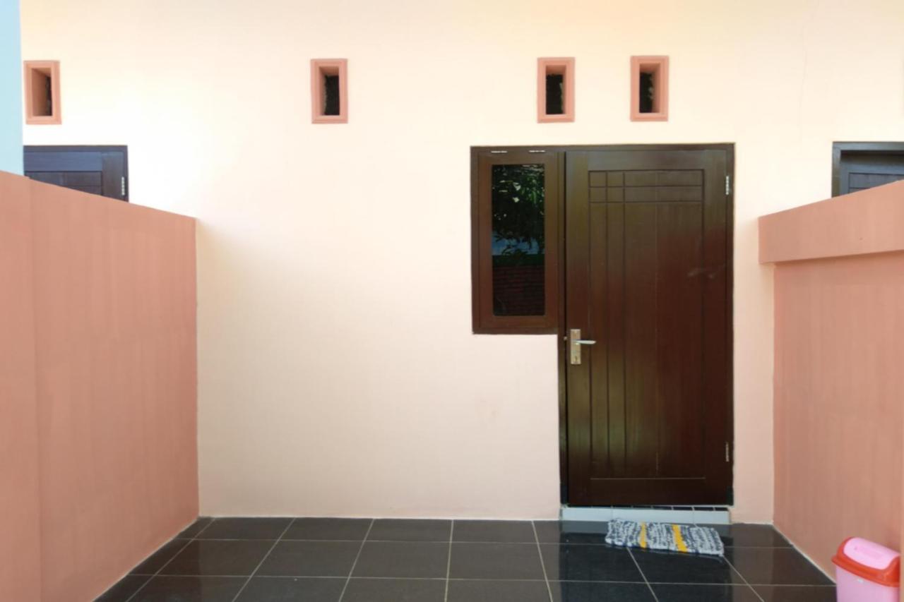 Kelapa Gading Homestay Syariah Redpartner Banyuwangi  Εξωτερικό φωτογραφία