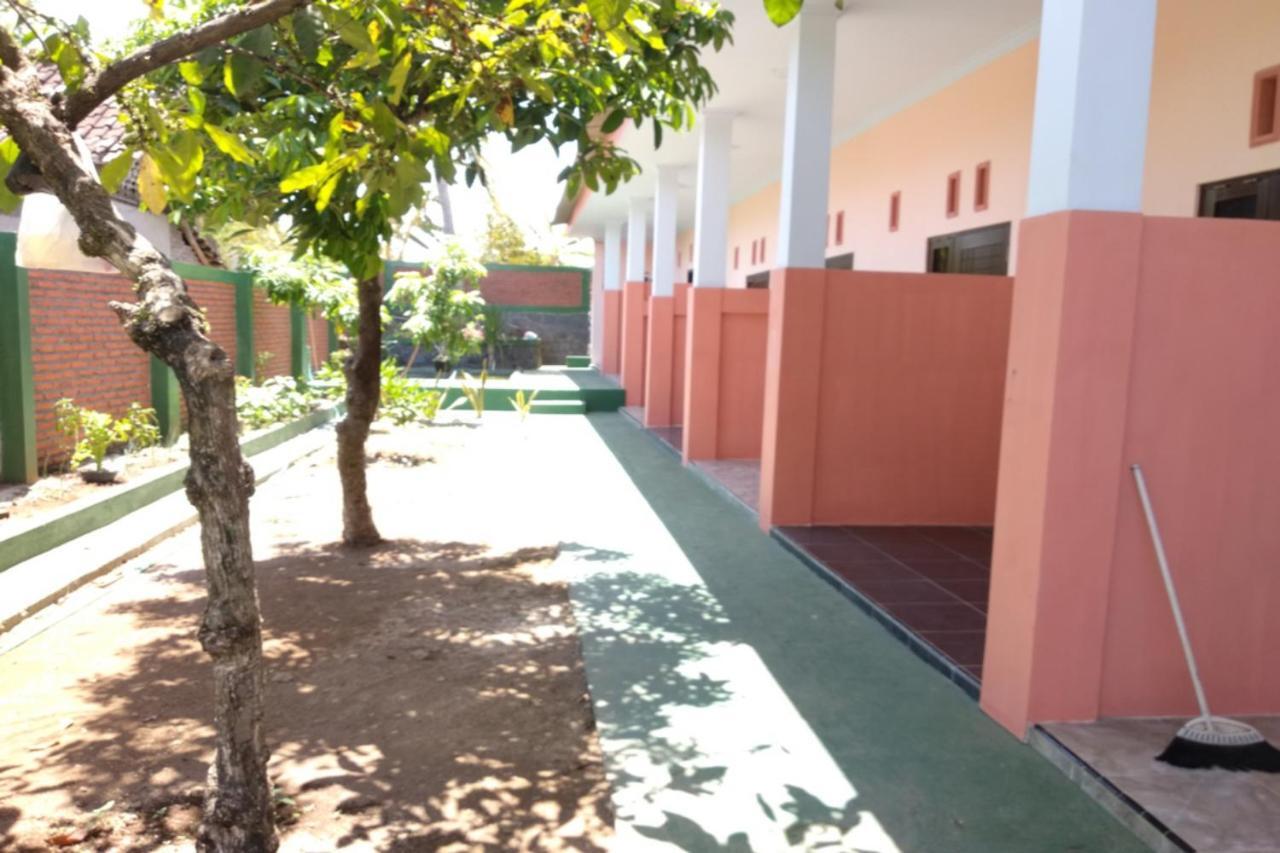 Kelapa Gading Homestay Syariah Redpartner Banyuwangi  Εξωτερικό φωτογραφία