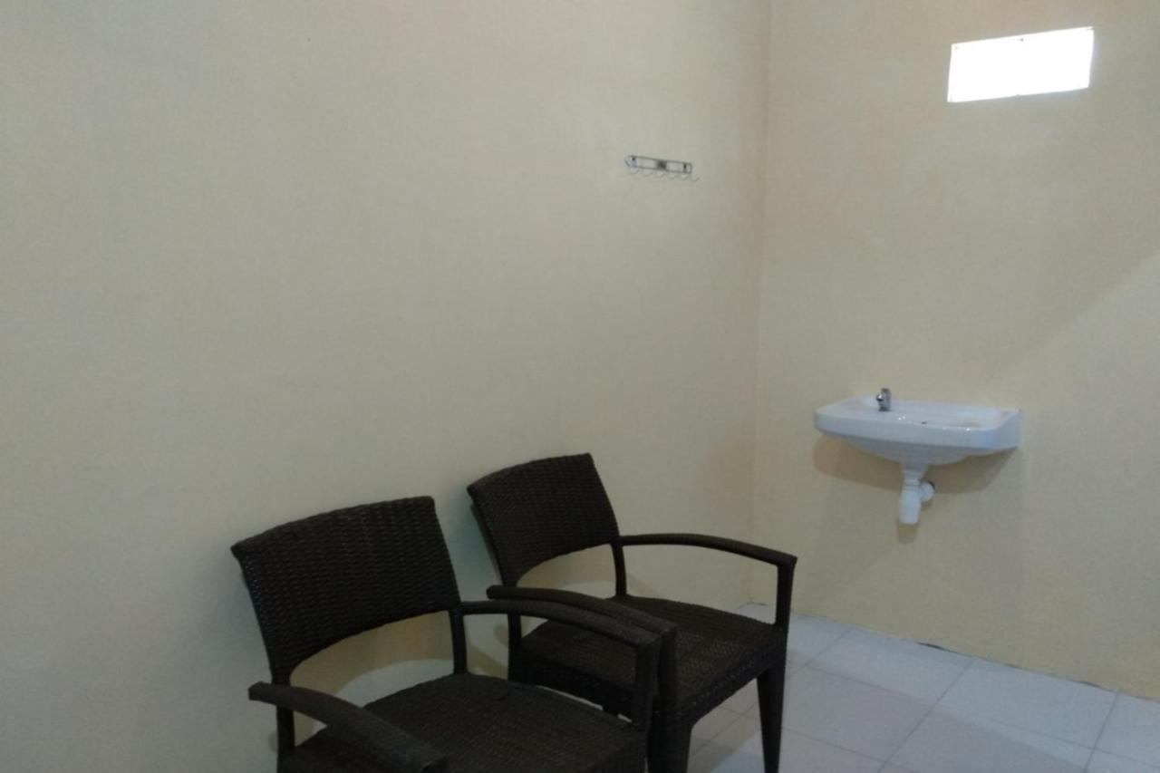 Kelapa Gading Homestay Syariah Redpartner Banyuwangi  Εξωτερικό φωτογραφία