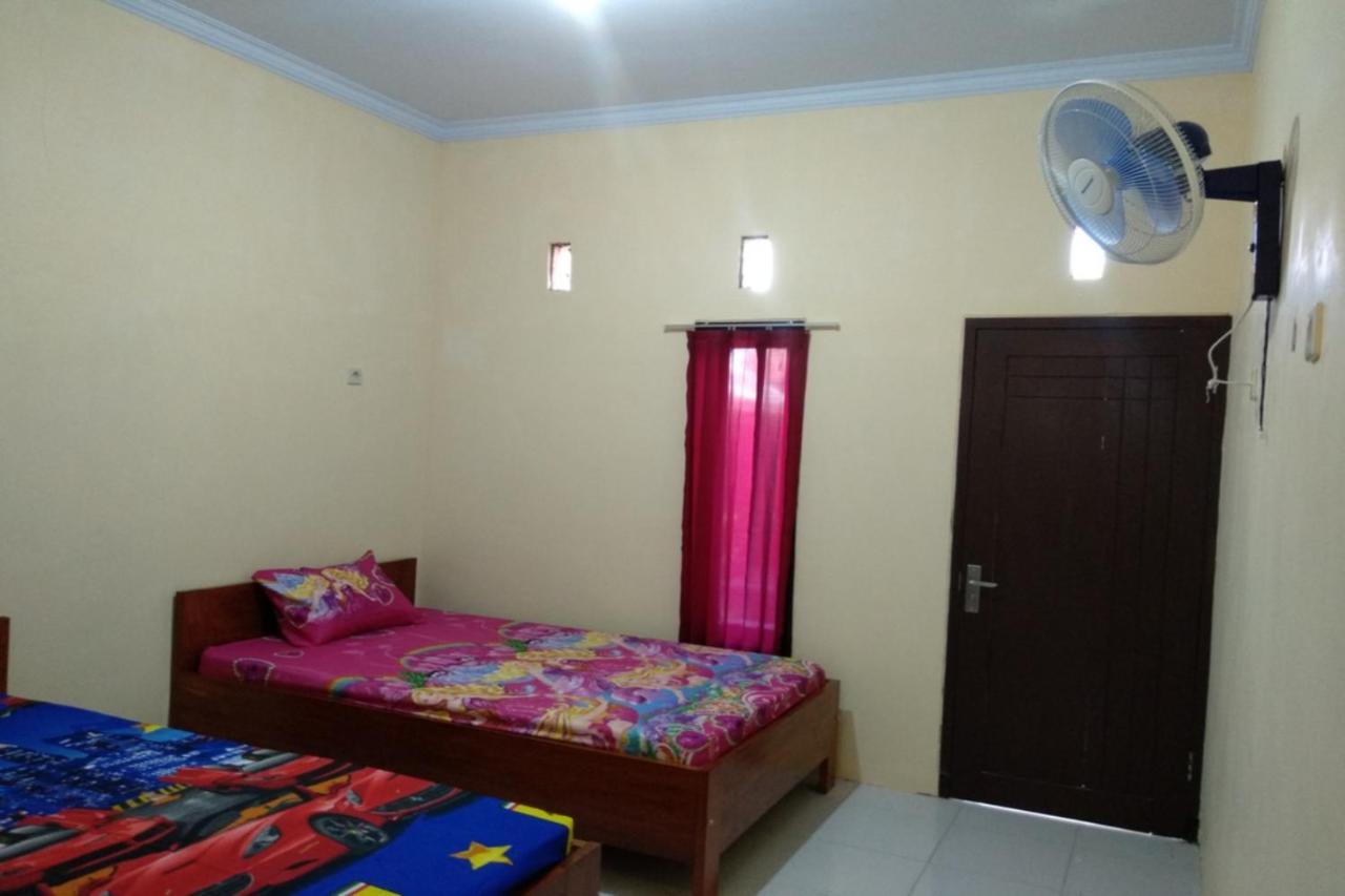 Kelapa Gading Homestay Syariah Redpartner Banyuwangi  Εξωτερικό φωτογραφία